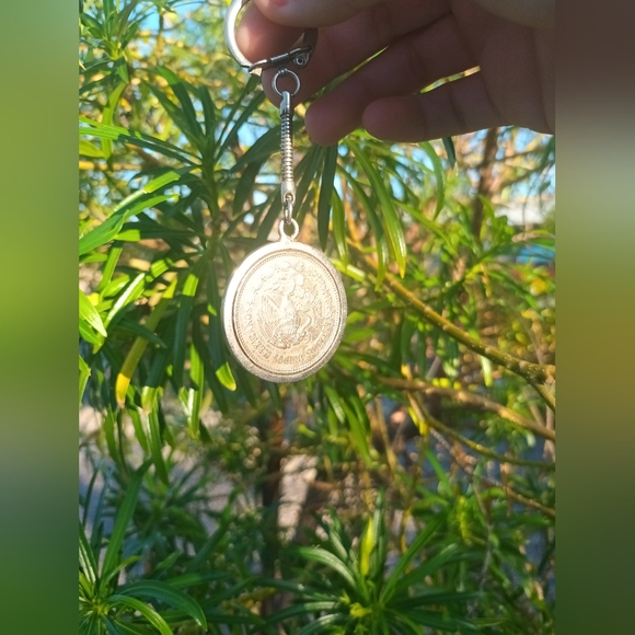 Mexican Coin Keychain - Picture 2 of 6